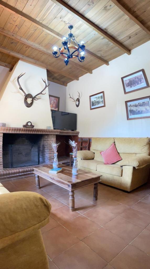 كثل دي لا سييرا Casa Rural La Dehesilla المظهر الخارجي الصورة