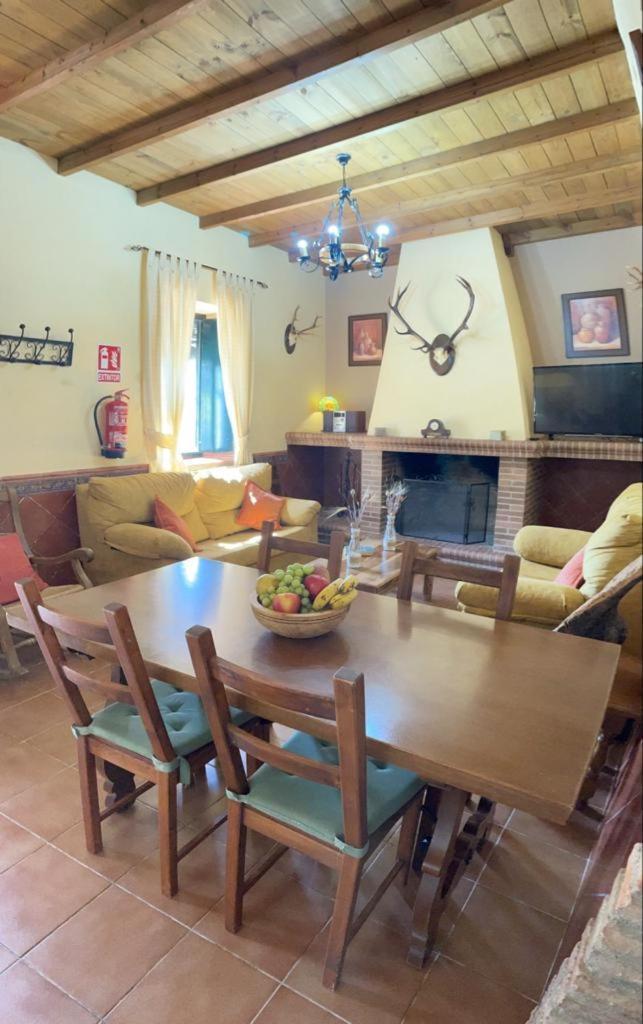 كثل دي لا سييرا Casa Rural La Dehesilla المظهر الخارجي الصورة