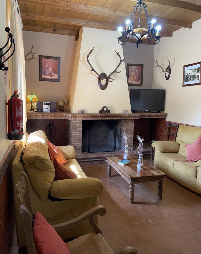 كثل دي لا سييرا Casa Rural La Dehesilla المظهر الخارجي الصورة